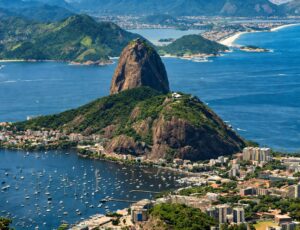 Cristo Redentor no Rio de Janeiro com vista panorâmica da cidade durante city tour